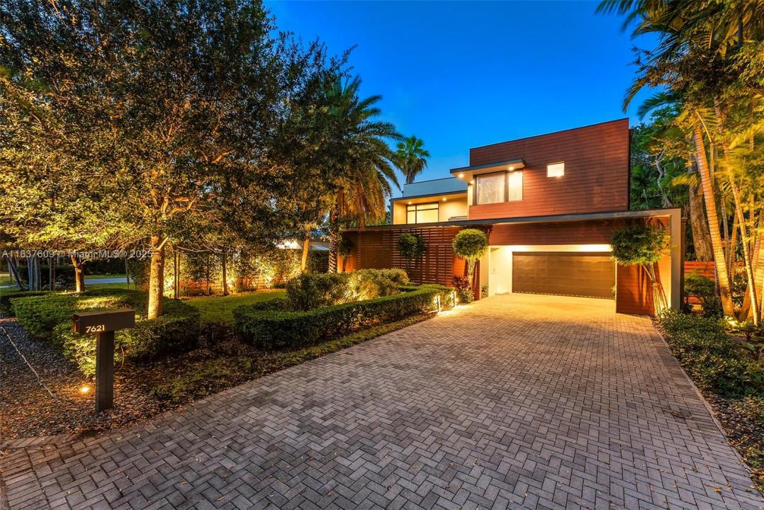 7621 SW 59th Ct, South Miami, Florida 33143