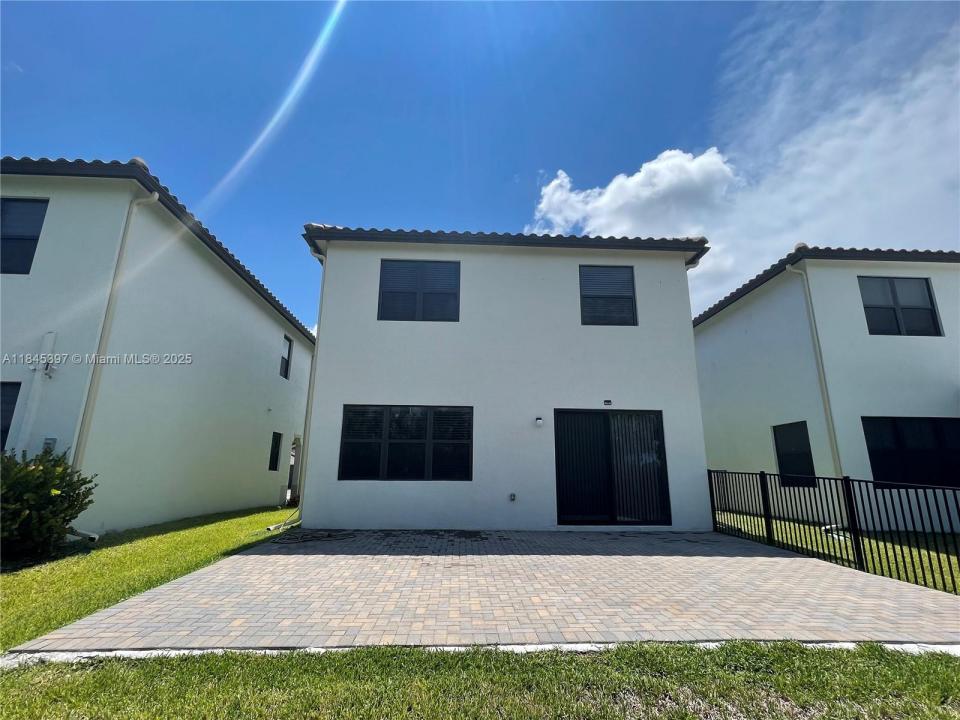 8951 Madrid Circle, Naples, Florida 34104