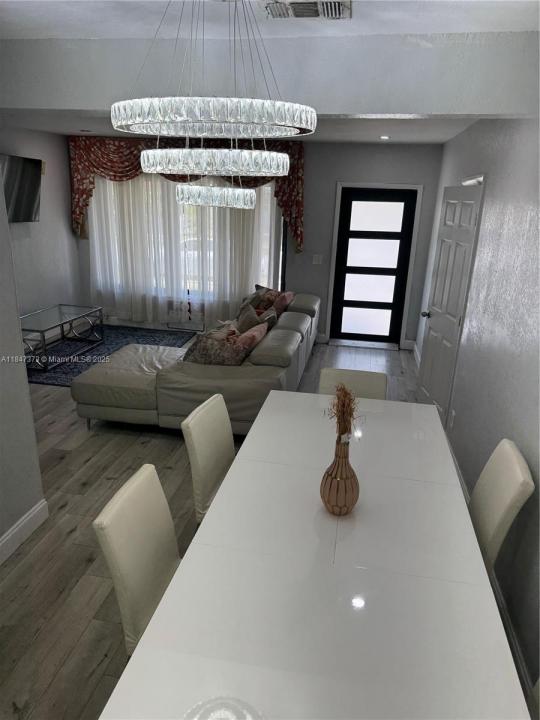 281 NE 169th St, North Miami Beach, 佛罗里达州 33162, 美国