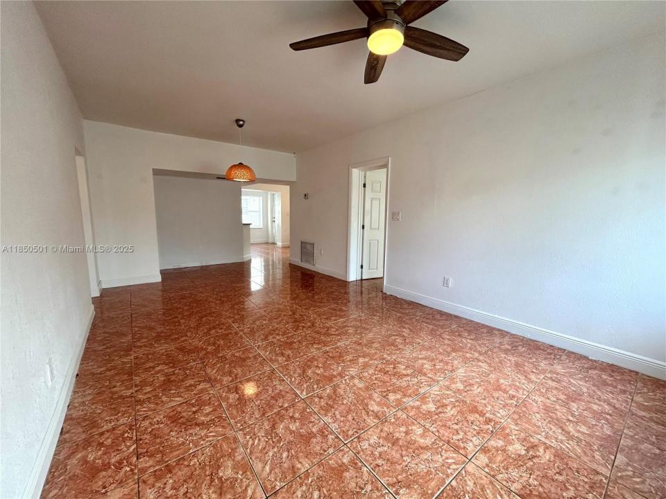 110 NE 56th St 110, Miami, Florida 33137, Estados Unidos