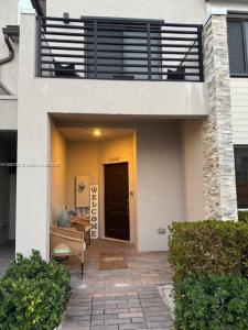 21068 NE 8th Ave, Miami, Florida 33179, USA