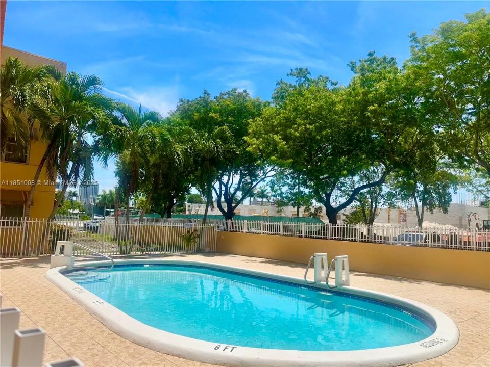 1851 NE 168th St A3, North Miami Beach, Flórida 33162, Estados Unidos