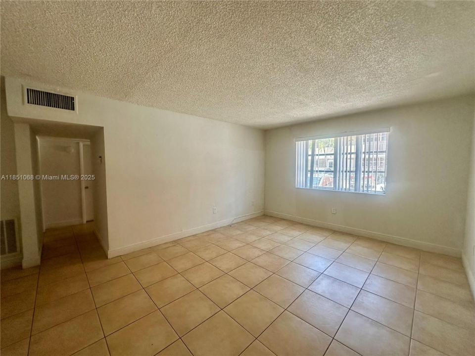 1851 NE 168th St A3, North Miami Beach, Flórida 33162, Estados Unidos