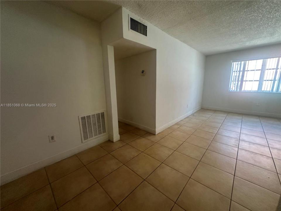 1851 NE 168th St A3, North Miami Beach, Flórida 33162, Estados Unidos
