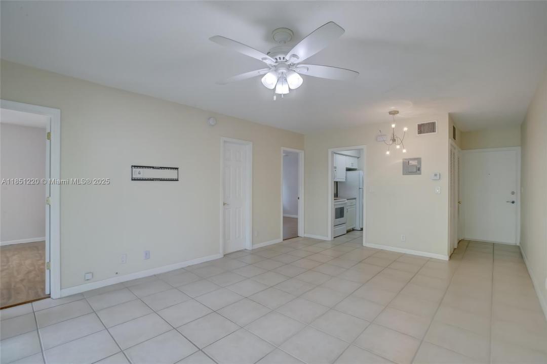 2424 SE 17th St B215, Fort Lauderdale, פלורידה 33316, ארצות הברית של אמריקה