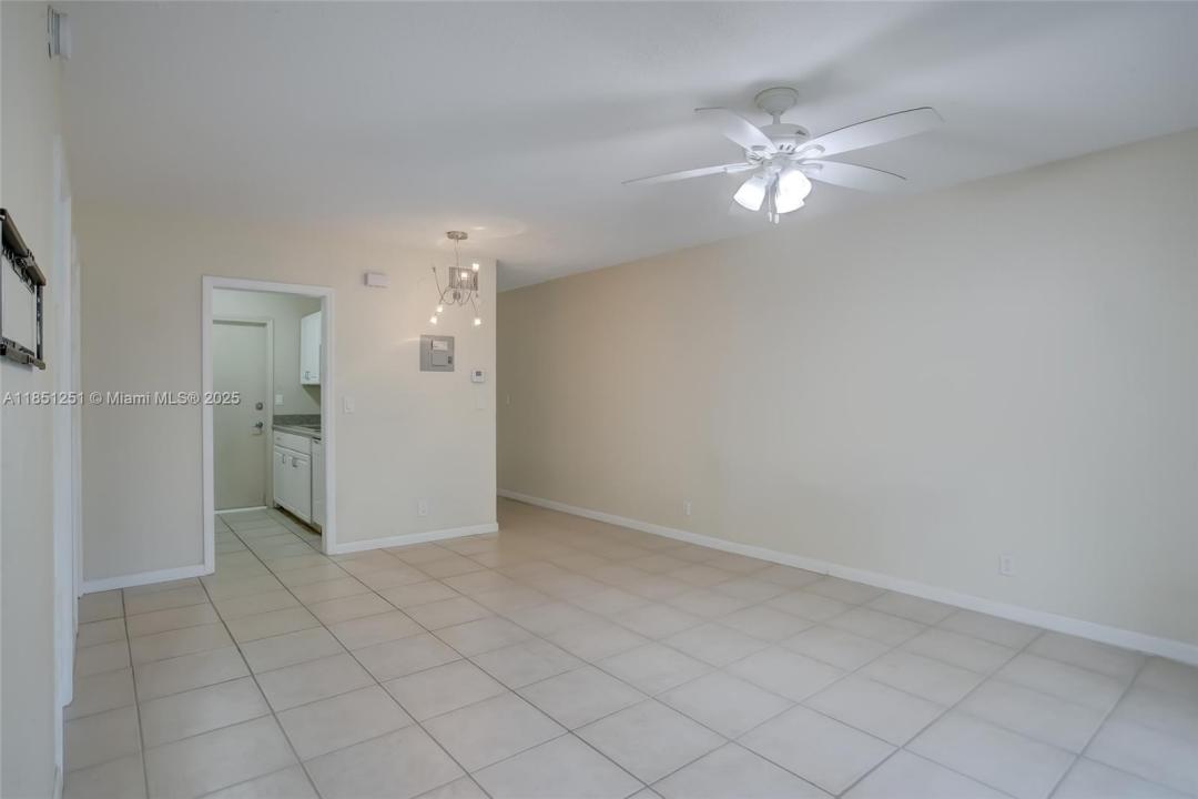 2424 SE 17th St B215, Fort Lauderdale, פלורידה 33316, ארצות הברית של אמריקה