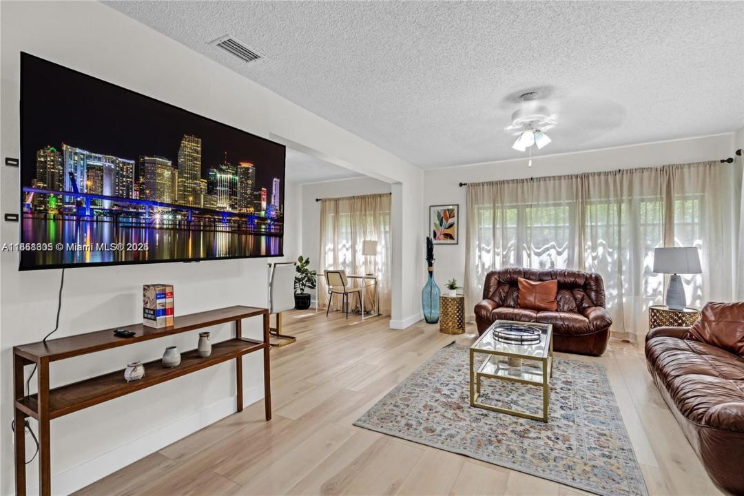 927 SW 15th Ave, Miami, Flórida 33135, Estados Unidos