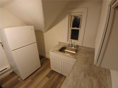 32 HARRIS Avenue 32 1/2, West Warwick, 로드아일랜드 02893, 미국
