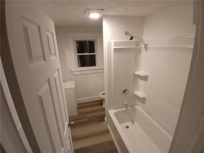 32 HARRIS Avenue 32 1/2, West Warwick, 로드아일랜드 02893, 미국