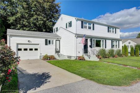 18 Sylvan Terrace, Newport, Rhode Island 02840