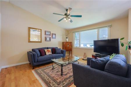 15 Blue Jay Drive, Cranston, Rhode Island 02920, USA