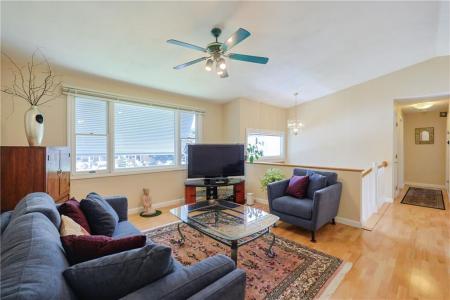 15 Blue Jay Drive, Cranston, Rhode Island 02920, USA