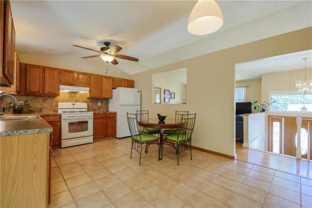 15 Blue Jay Drive, Cranston, Rhode Island 02920, USA