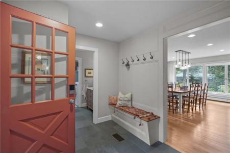 12 Half Mile Road, Barrington, Rhode Island 02806, HOA KỲ