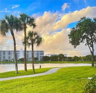 2801 N Palm Aire Dr 404, Pompano Beach, Florida 33069, USA
