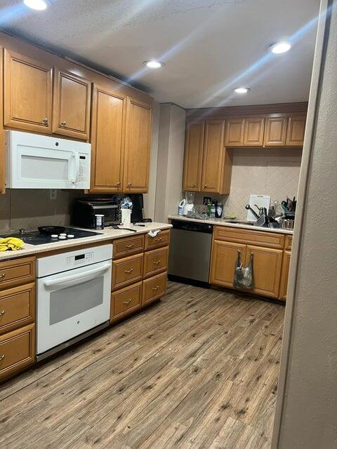 7672 Forest City Road B, Orlando, Florida 32810, USA
