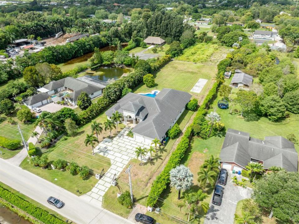 5941 SW 185th Way, Southwest Ranches, Florida 33332