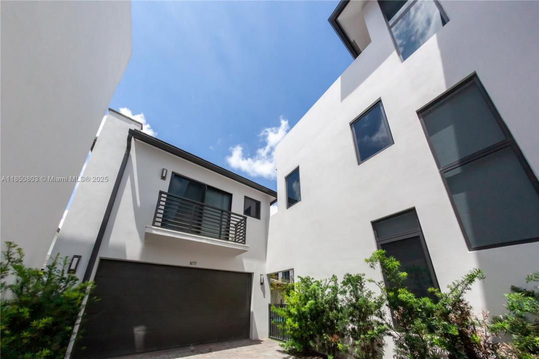 8173 NW 47th Ter, Doral, Florida 33166