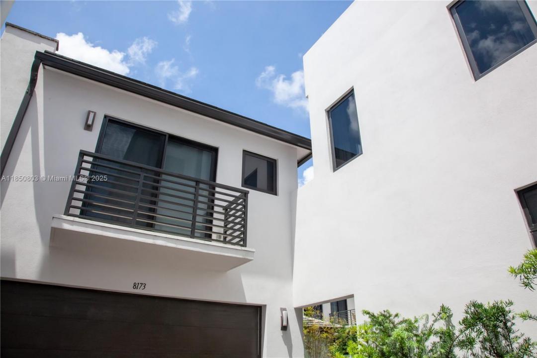 8173 NW 47th Ter, Doral, Florida 33166