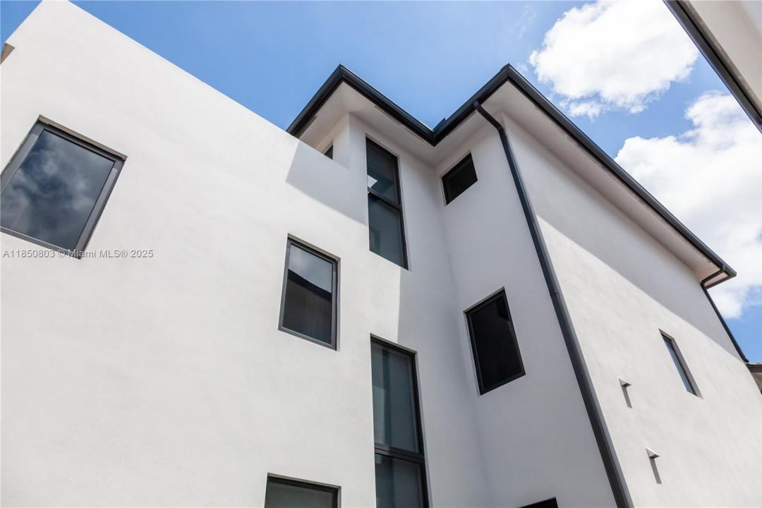 8173 NW 47th Ter, Doral, Florida 33166