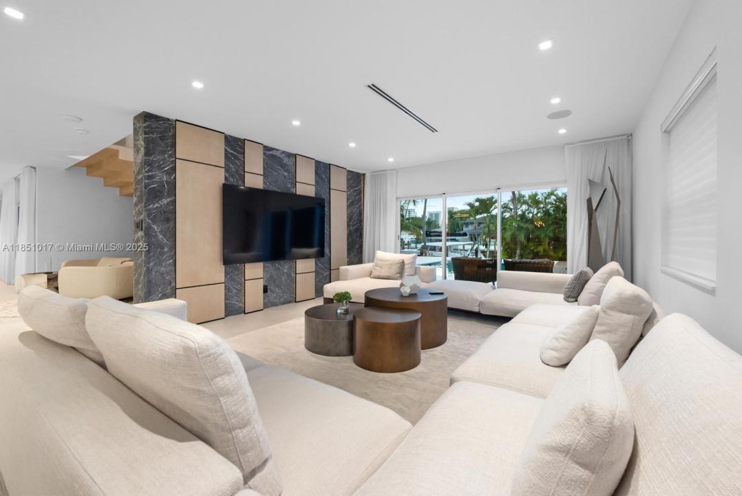 431 Layne Blvd, Hallandale Beach, Florida 33009