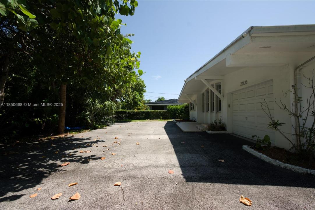 2305 N Ocean Blvd, Pompano Beach, Florida 33062, USA