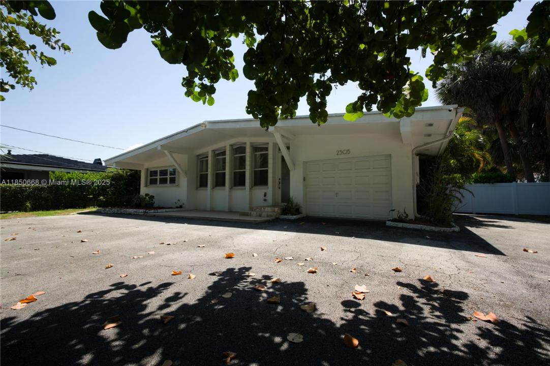 2305 N Ocean Blvd, Pompano Beach, Florida 33062, USA