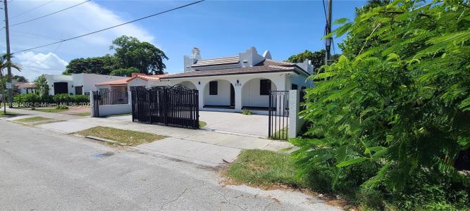 1721 SW 24th Ter, Miami, Florida 33145, USA