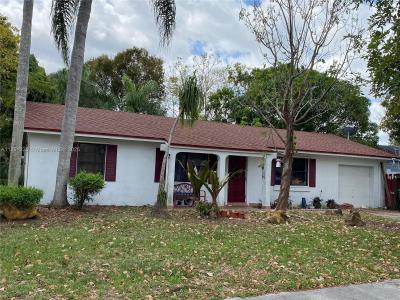 14902 SW 65th Ter, Miami, Florida 33193, USA
