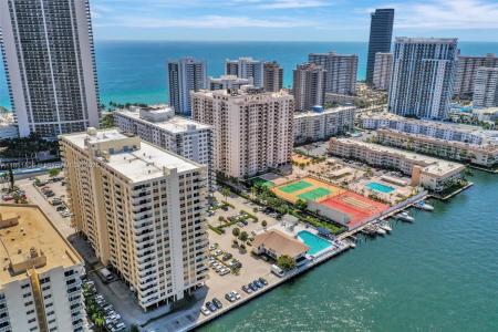 1833 S Ocean Dr 511, Hallandale Beach, Florida 33009, USA