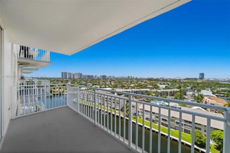 427 Golden Isles Dr 12D, Hallandale Beach, Florida 33009, USA