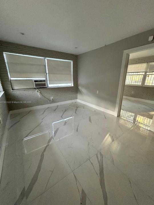 2071 NE 167th St 2, North Miami Beach, Florida 33162, HOA KỲ