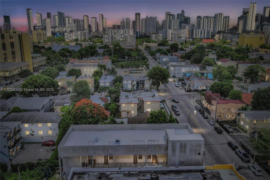 1037 NW 2nd St, Miami, Floryda 33128, USA