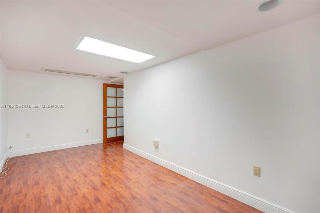 13499 Biscayne Blvd CUM1, North Miami, Florida 33181, Estados Unidos