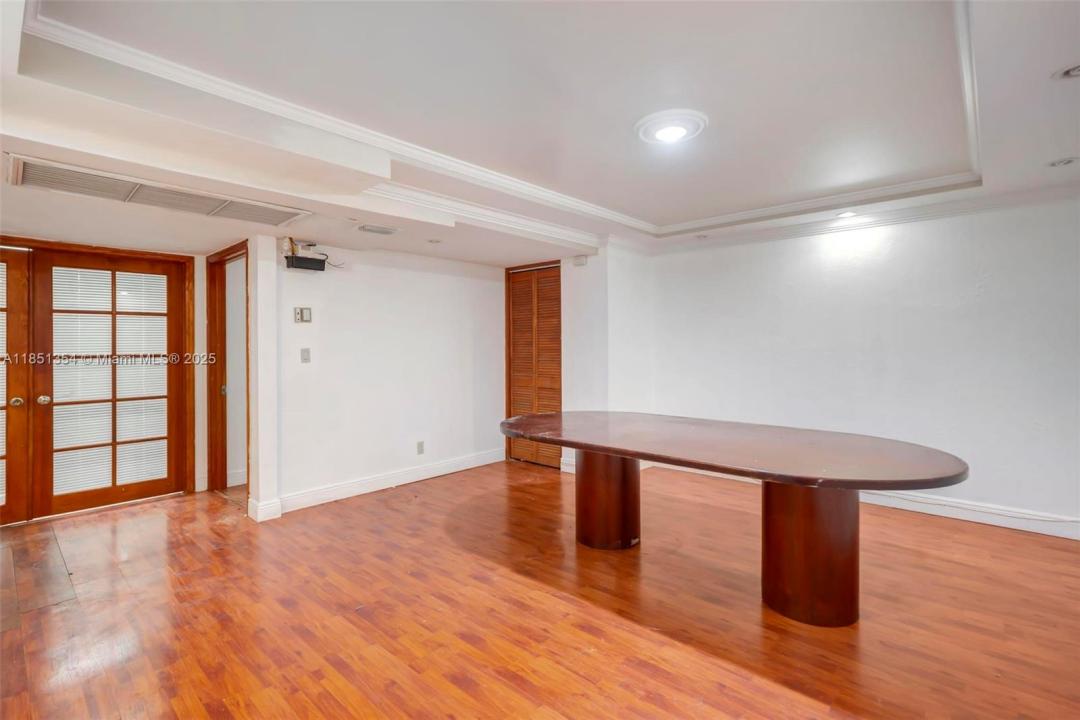 13499 Biscayne Blvd CUM1, North Miami, Florida 33181, Estados Unidos