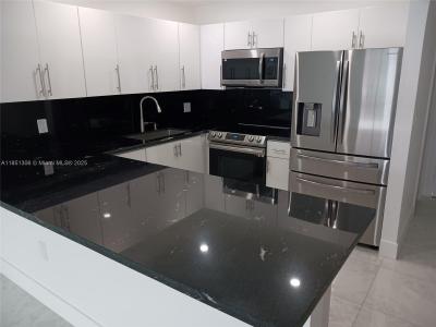 6070 W 19th Ave 316, Hialeah, Florida 33012, USA