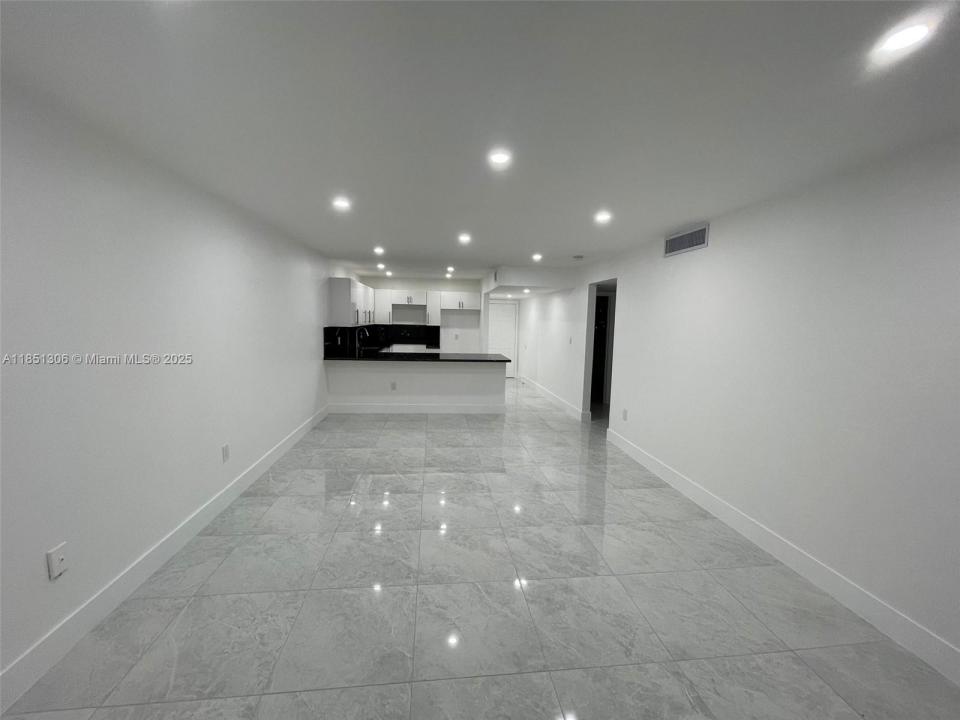 6070 W 19th Ave 316, Hialeah, Florida 33012, Estados Unidos