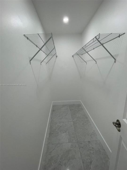 6070 W 19th Ave 316, Hialeah, Florida 33012, Estados Unidos