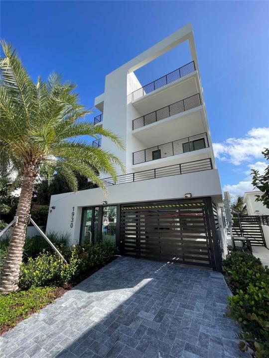 1930 Bay Rd Third Level Un 2, Miami Beach, Florida 33141
