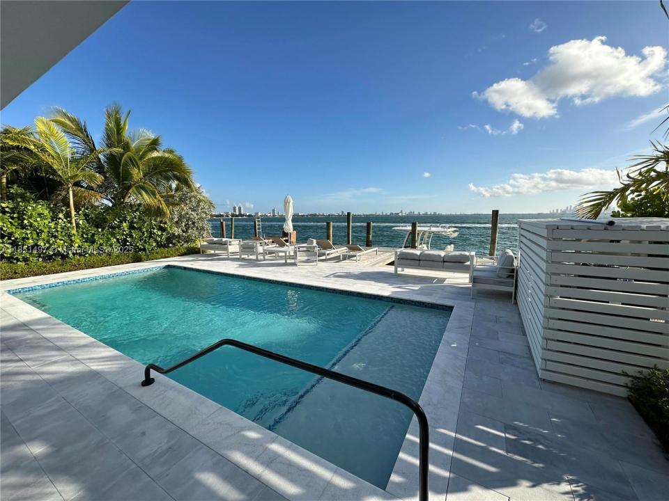 1930 Bay Rd Third Level Un 2, Miami Beach, Florida 33141