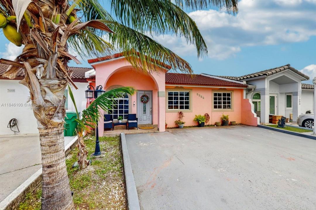 7692 NW 178th Ter, Hialeah, Florida 33015, HOA KỲ