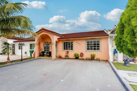 7692 NW 178th Ter, Hialeah, Florida 33015, USA