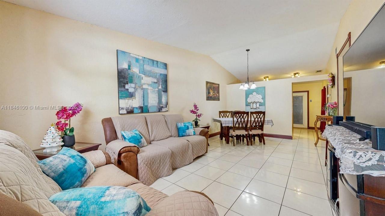 7692 NW 178th Ter, Hialeah, Florida 33015, HOA KỲ