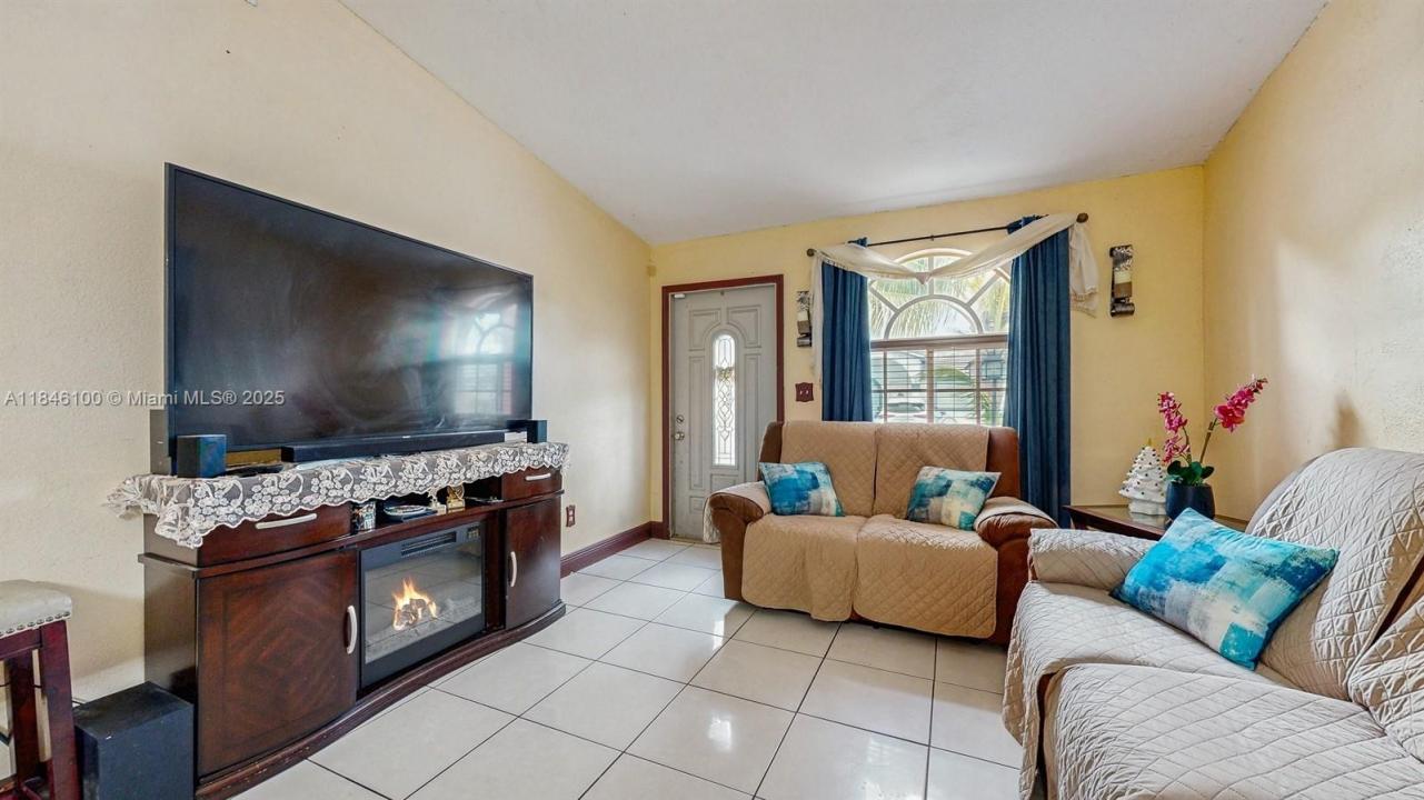 7692 NW 178th Ter, Hialeah, Florida 33015, HOA KỲ