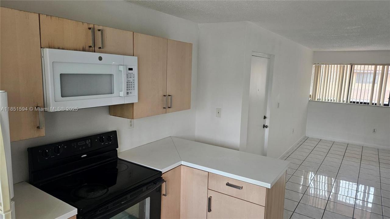 2710 W 60th Pl 204, Hialeah, フロリダ 33016, アメリカ合衆国
