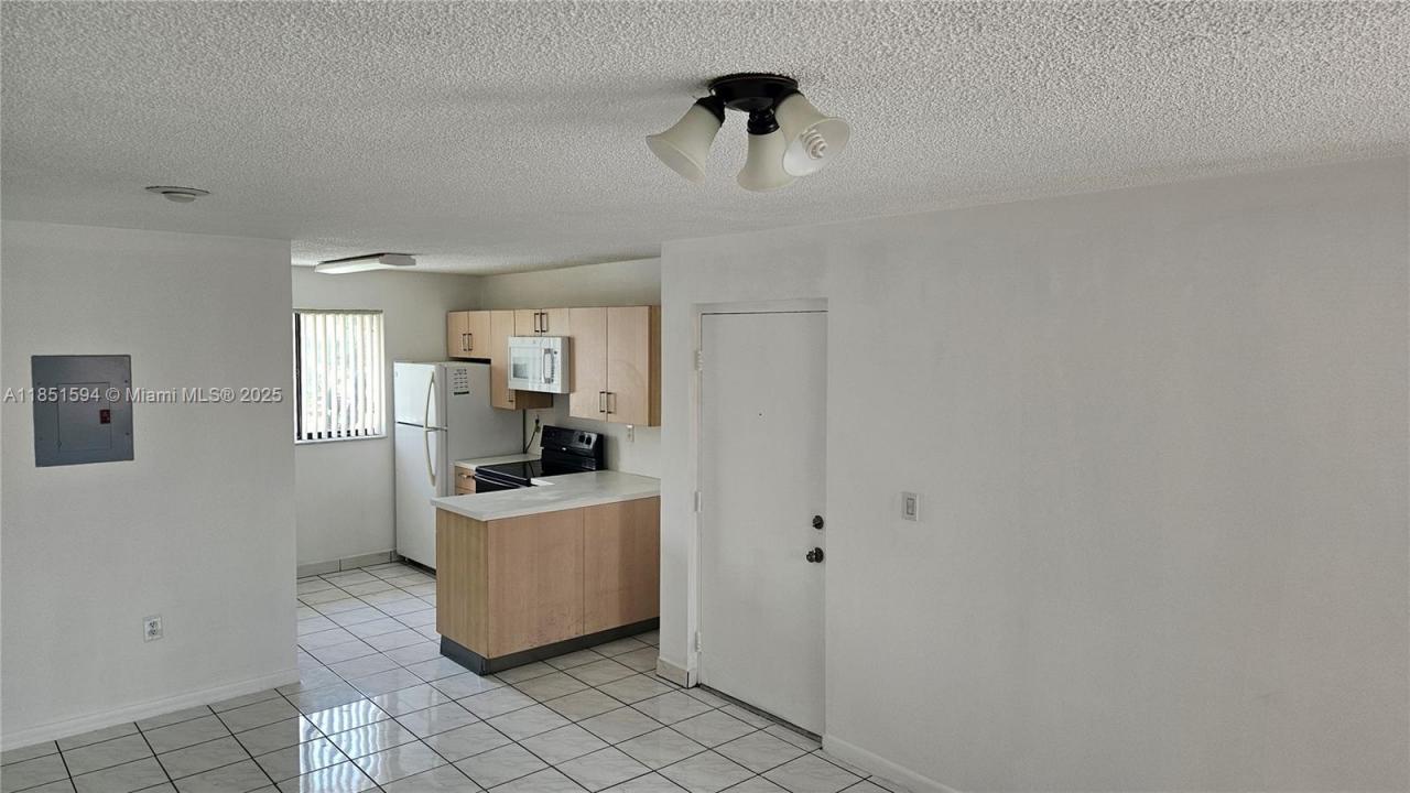 2710 W 60th Pl 204, Hialeah, フロリダ 33016, アメリカ合衆国