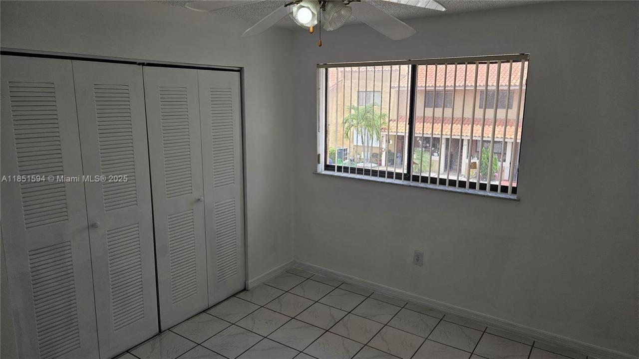 2710 W 60th Pl 204, Hialeah, フロリダ 33016, アメリカ合衆国