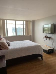 2025 NE 164th St 808, North Miami Beach, Florida 33162, USA