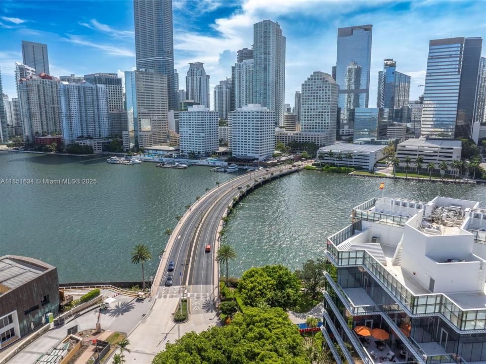 770 Claughton Island Dr 409, Miami, Florida 33131, USA