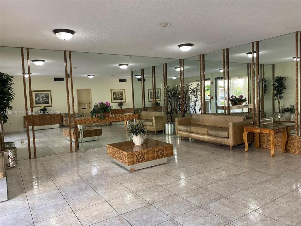 16751 NE 9th Ave 612, North Miami Beach, Flórida 33162, Estados Unidos